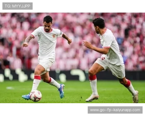 塞维利亚通过侧翼创造多次射门机会——球队战术新亮点